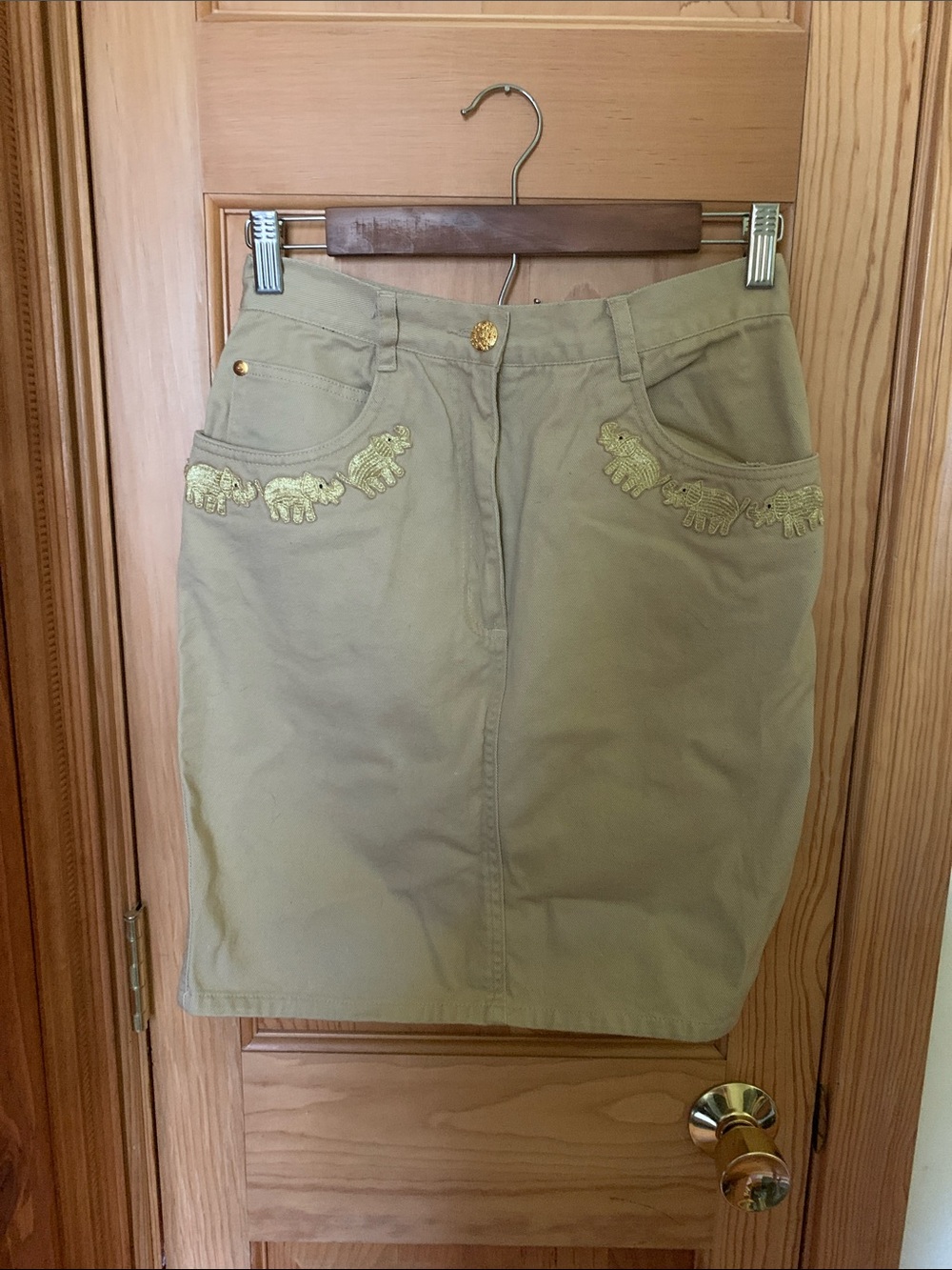 ☁️ Vintage Tan/Beige Elephant Patch Skirt ☁️